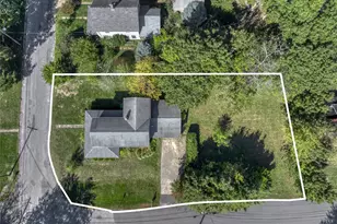 385 Cottage Pl, Southold, NY 11971 - Photo 2