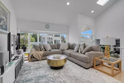 38 Loretta Drive, Syosset, NY 11791 - Photo 2