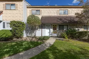 202 Pointe Cir N, Coram, NY 11727 - Photo 2