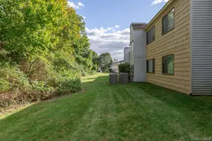 202 Pointe Cir N, Coram, NY 11727 - Photo 16