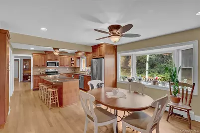 60 South Avenue, Smithtown, NY 11787 - Photo 10