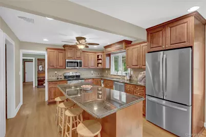 60 South Avenue, Smithtown, NY 11787 - Photo 8