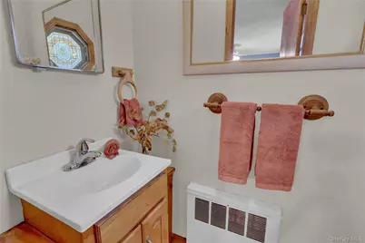 60 South Avenue, Smithtown, NY 11787 - Photo 6