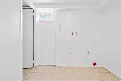 28 Elizabeth Avenue, Hempstead, NY 11550 - Photo 22