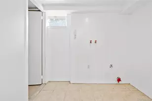 28 Elizabeth Ave, Hempstead, NY 11550 - Photo 22