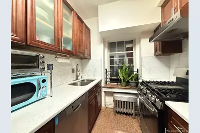 88-11 Elmhurst Avenue #C7, Elmhurst, NY 11373 - Photo 4