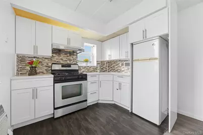 133-36 41st Road #6C, Flushing, NY 11355 - Photo 6