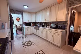 12 Hilton Ct, Hicksville, NY 11801 - Photo 4