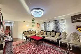 12 Hilton Ct, Hicksville, NY 11801 - Photo 8