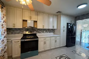 12 Hilton Ct, Hicksville, NY 11801 - Photo 4