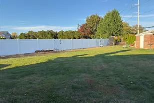 12 Hilton Ct, Hicksville, NY 11801 - Photo 24