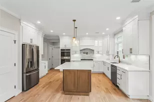 22 Cheshire Ave, Syosset, NY 11791 - Photo 14