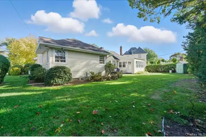 1620 Blenheim Road, Rockville Centre, NY 11570 - Photo 18