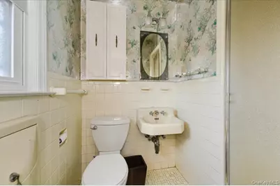 1620 Blenheim Road, Rockville Centre, NY 11570 - Photo 12