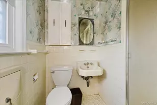 1620 Blenheim Rd, Rockville Centre, NY 11570 - Photo 12