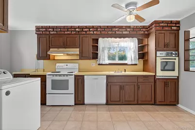 223 Margo Street, New Windsor, NY 12553 - Photo 14