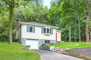 164 Maple Rd, Wading River, NY 11792 - Photo 2