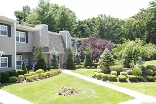 446 Lake Pointe Dr, Middle Island, NY 11953 - Photo 2