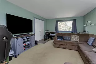 17 Cromwell Pl, Mohegan Lake, NY 10547 - Photo 4