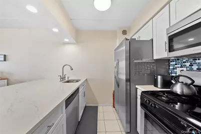 135 Post Avenue #6O, Westbury, NY 11590 - Photo 4