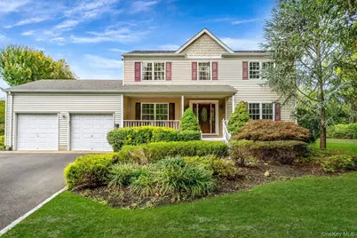 36 Vanderbilt Avenue, Saint James, NY 11780 - Photo 2