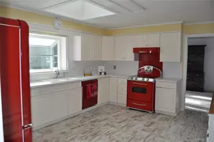 29 Woodlawn Ave, Oakdale, NY 11769 - Photo 6