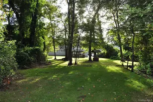 29 Woodlawn Ave, Oakdale, NY 11769 - Photo 10