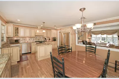 7 Cardiff Court, Huntington Station, NY 11746 - Photo 12