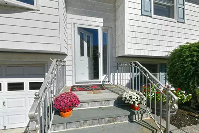 7 Cardiff Court, Huntington Station, NY 11746 - Photo 4