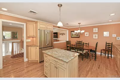 7 Cardiff Court, Huntington Station, NY 11746 - Photo 10