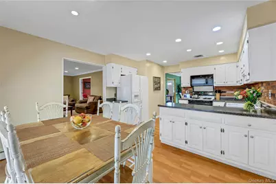 8 Liberty Circle, New City, NY 10956 - Photo 14