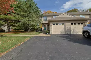 209 Crestwood Ct, Fishkill, NY 12524 - Photo 2