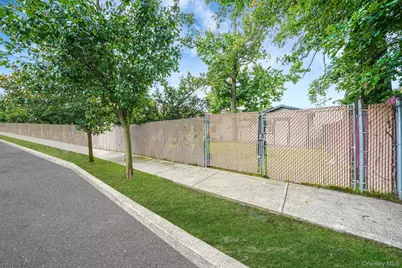 155 Bathgate St, New York, NY 10312 - Photo 4