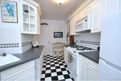 235 Garth Road #C5B, Scarsdale, NY 10583 - Photo 14