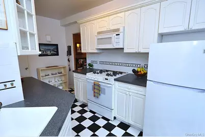 235 Garth Road #C5B, Scarsdale, NY 10583 - Photo 10