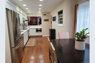 91 Duck Pond Drive, Manhasset, NY 11030 - Photo 4