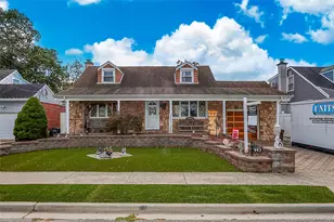 993 Ferngate Dr, Franklin Square, NY 11010 - Photo 4