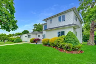 23 Lillian Ln, Plainview, NY 11803 - Photo 2