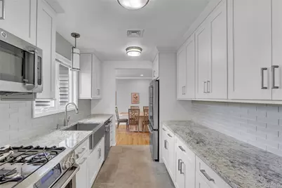 23 Lillian Lane, Plainview, NY 11803 - Photo 6