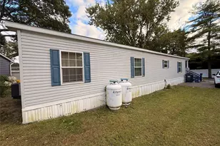 37 Hubbard Ave, Riverhead, NY 11901 - Photo 4