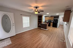 37 Hubbard Ave, Riverhead, NY 11901 - Photo 6