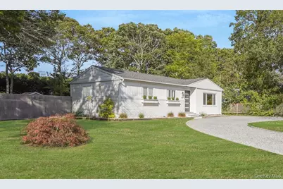138 W Tiana Road, Hampton Bays, NY 11946 - Photo 2