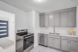 138 W Tiana Rd, Hampton Bays, NY 11946 - Photo 8