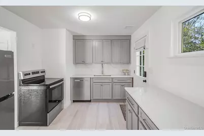 138 W Tiana Road, Hampton Bays, NY 11946 - Photo 6