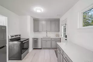 138 W Tiana Rd, Hampton Bays, NY 11946 - Photo 6