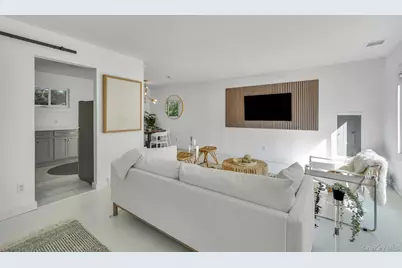 138 W Tiana Road, Hampton Bays, NY 11946 - Photo 2