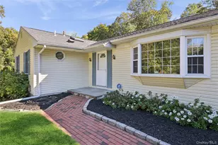 94 Mobrey Ln, Smithtown, NY 11787 - Photo 2