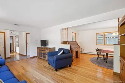 94 Mobrey Lane, Smithtown, NY 11787 - Photo 10