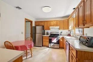 94 Mobrey Ln, Smithtown, NY 11787 - Photo 16