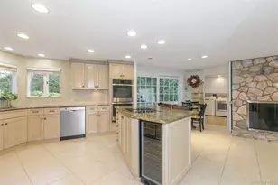 7 Robbins Ln, Great Neck, NY 11020 - Photo 10